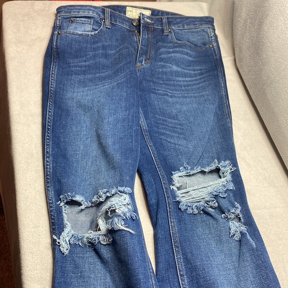 Free People 61855-16515125 distressed blue jeans size 30 - Picture 2 of 9